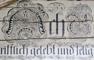 Inschrift Wohnhaus Unterbach.jpg