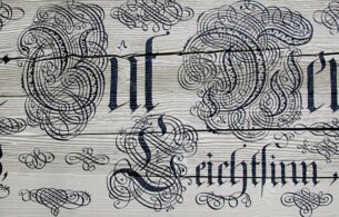 Inschrift Wohnhaus Unterbach.jpg